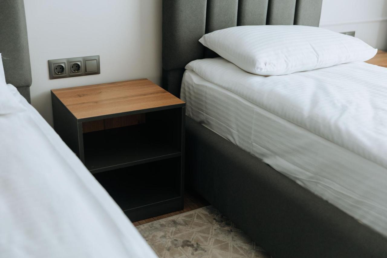 Aisha Hotel บิชเคก ภายนอก รูปภาพ