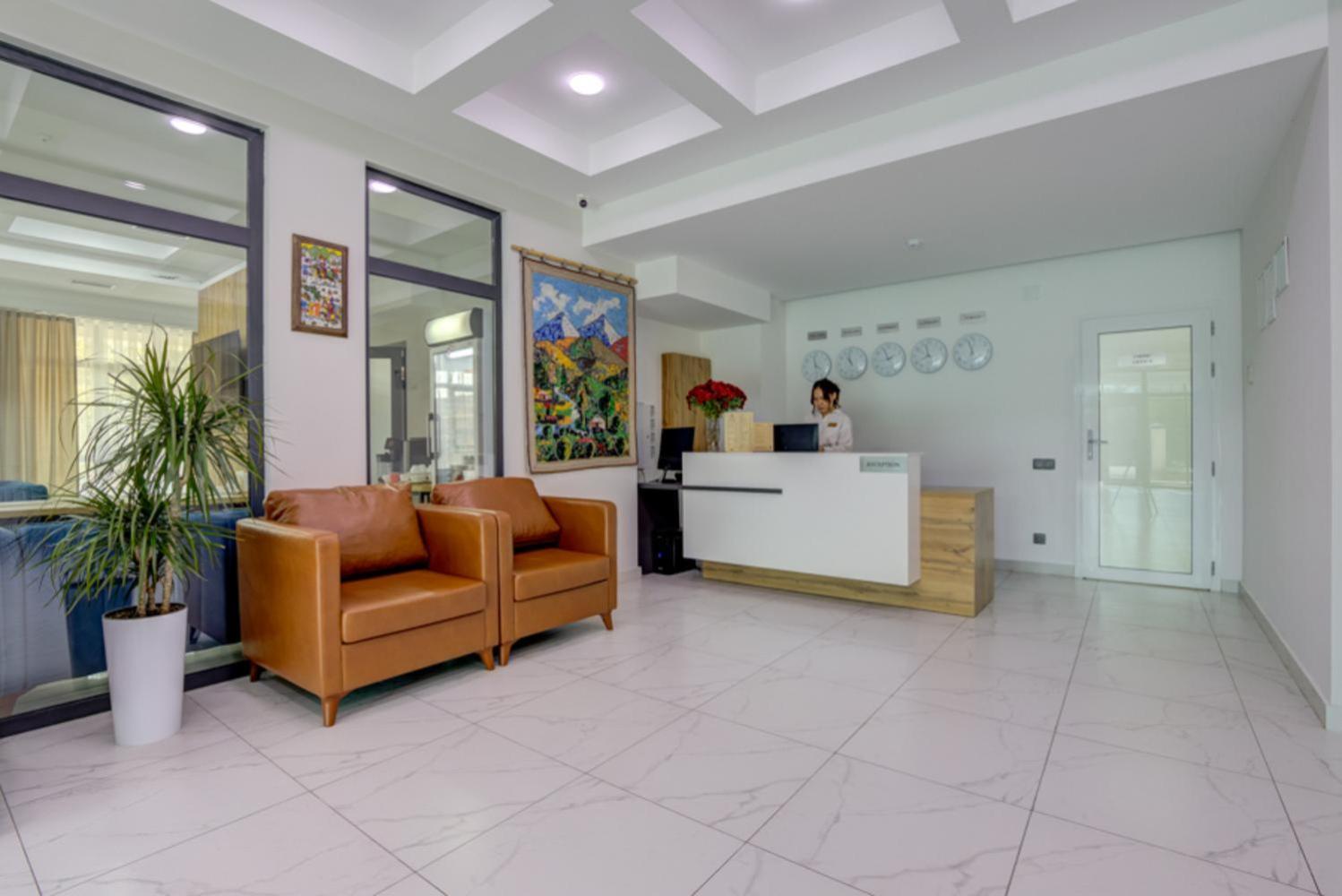Aisha Hotel บิชเคก ภายนอก รูปภาพ