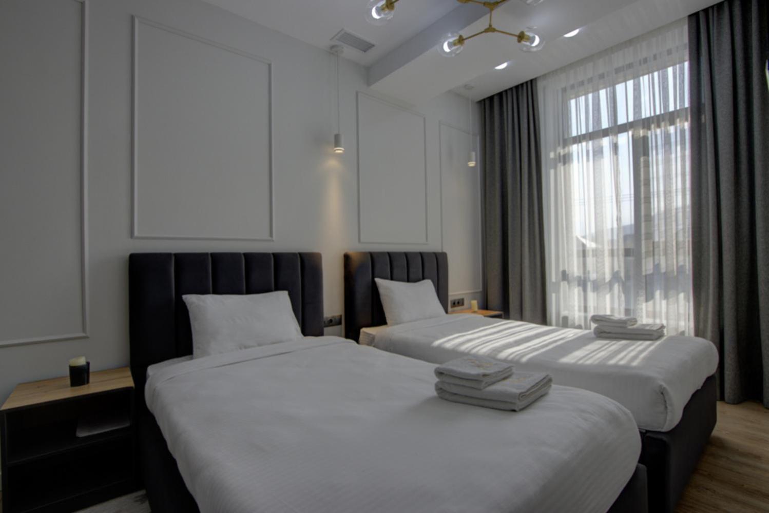 Aisha Hotel บิชเคก ภายนอก รูปภาพ