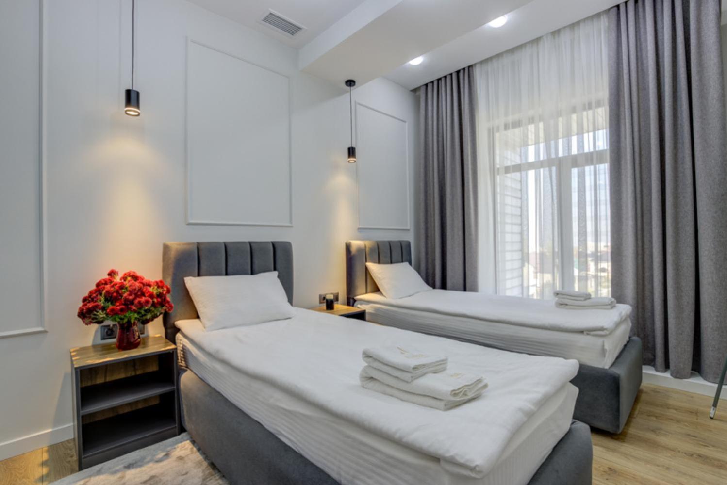 Aisha Hotel บิชเคก ภายนอก รูปภาพ